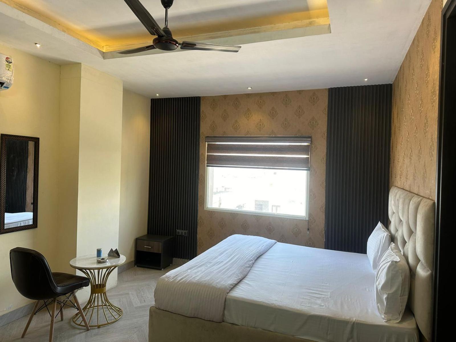Hotel Kritika Велика Нойда Екстер'єр фото
