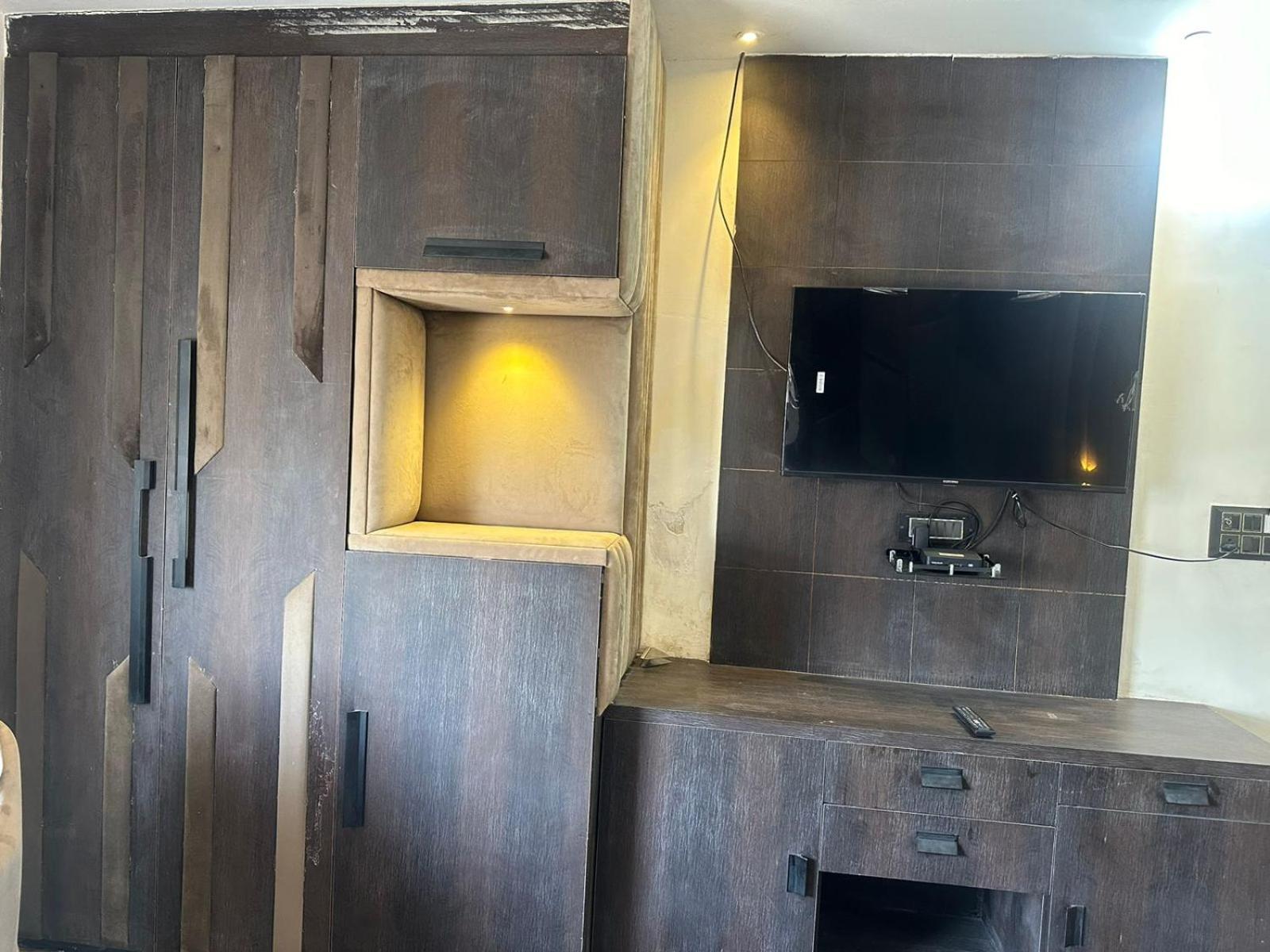 Hotel Kritika Велика Нойда Екстер'єр фото