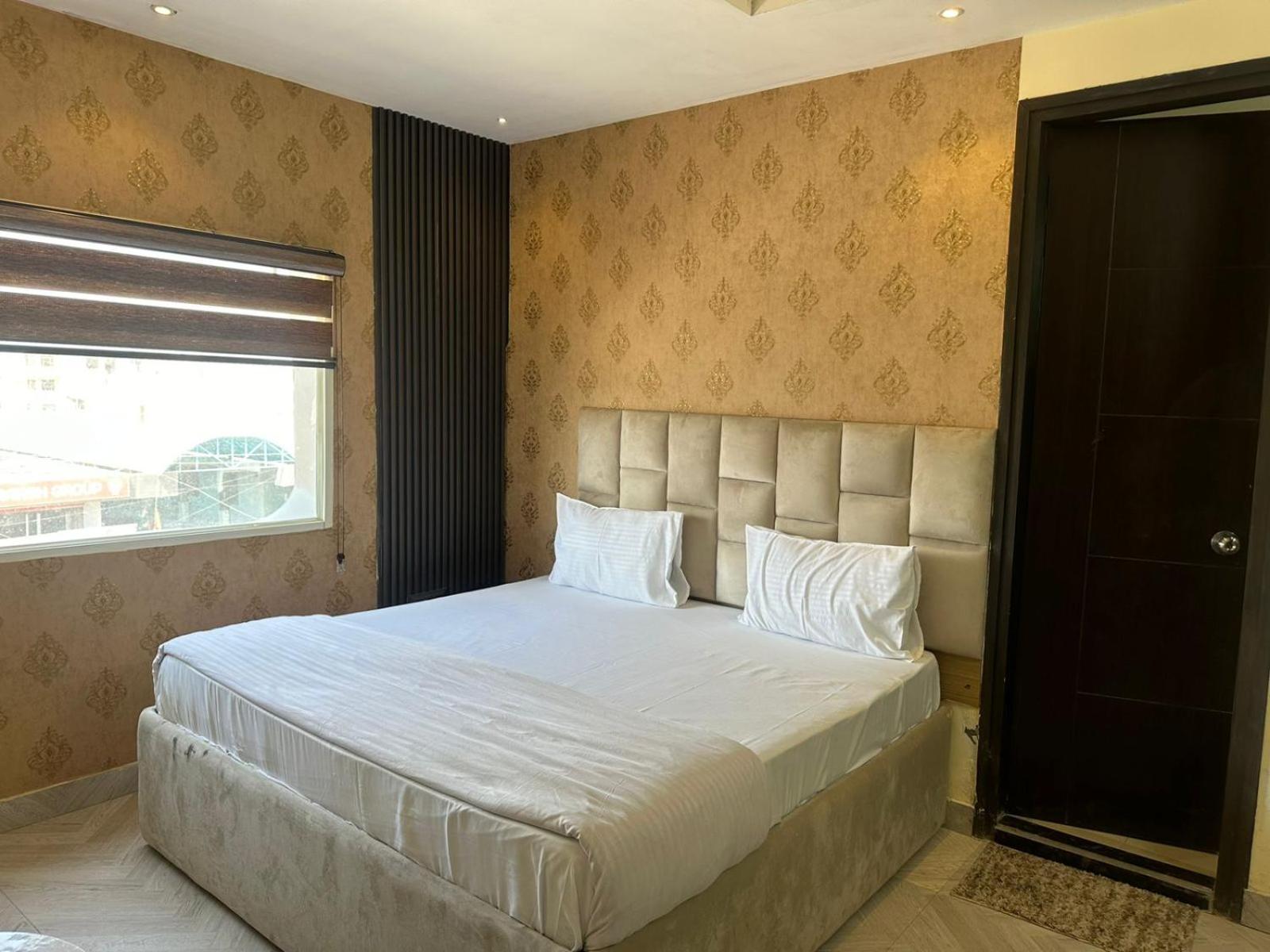 Hotel Kritika Велика Нойда Екстер'єр фото