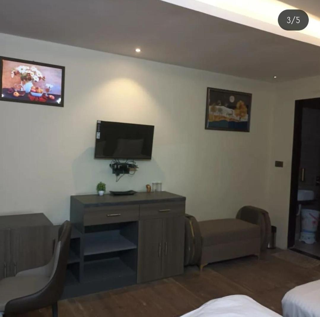 Hotel Kritika Велика Нойда Екстер'єр фото